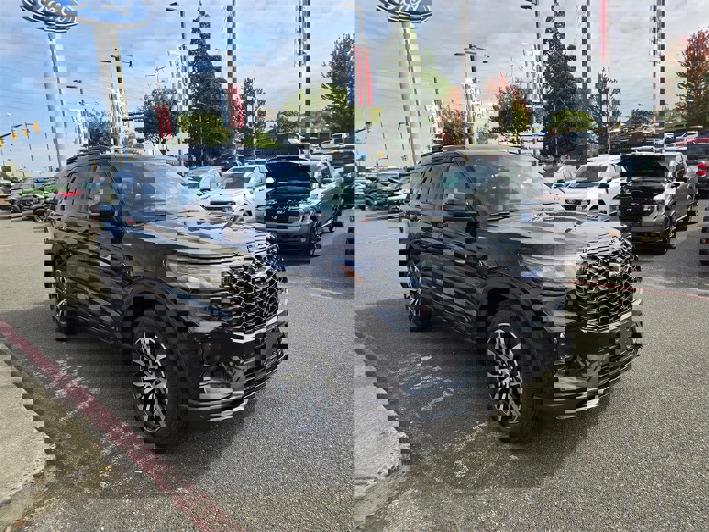 New 2025 Ford Explorer ST-Line image 3