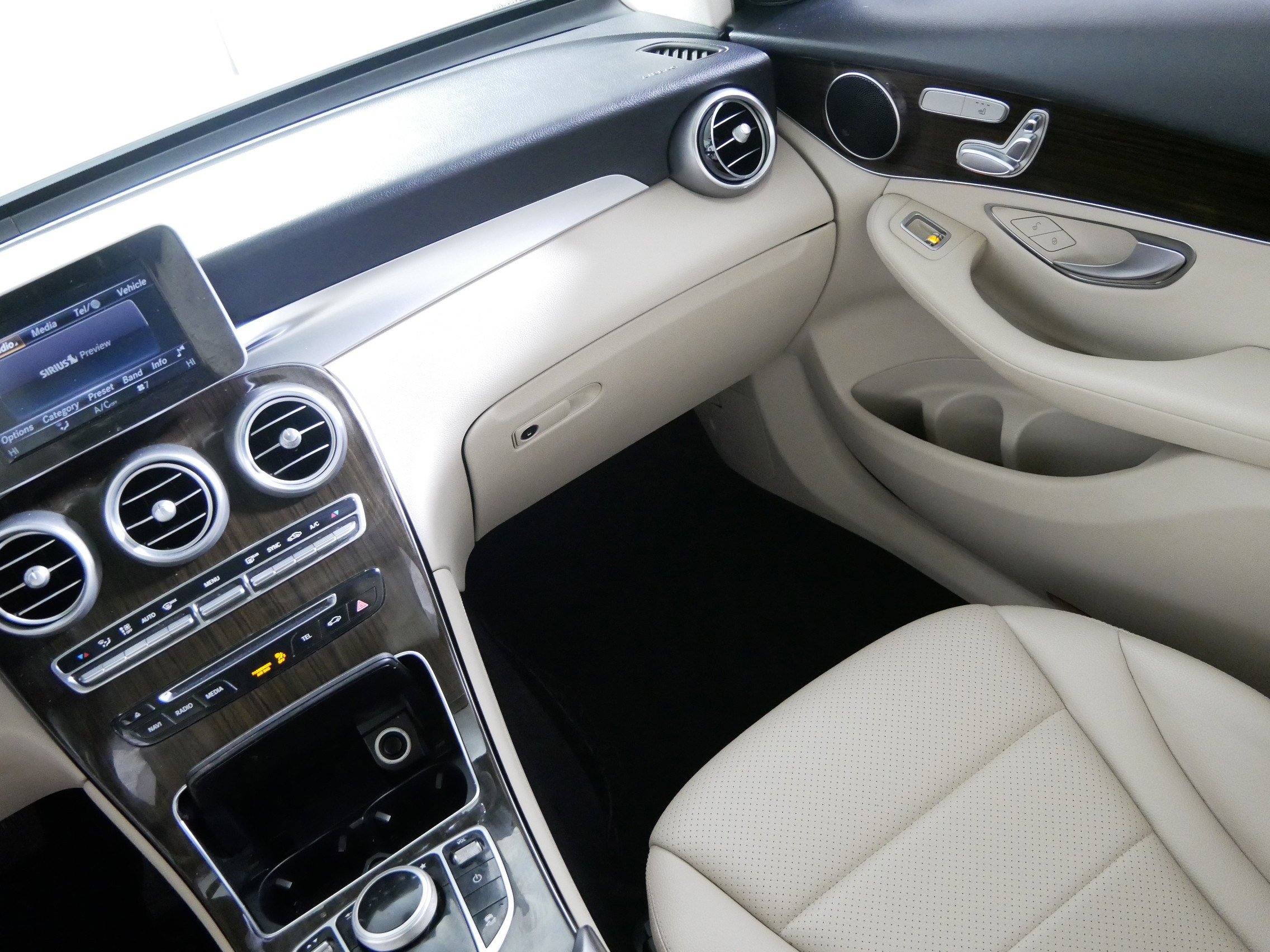 Used 2019 Mercedes-Benz GLC 300 4MATIC image 11