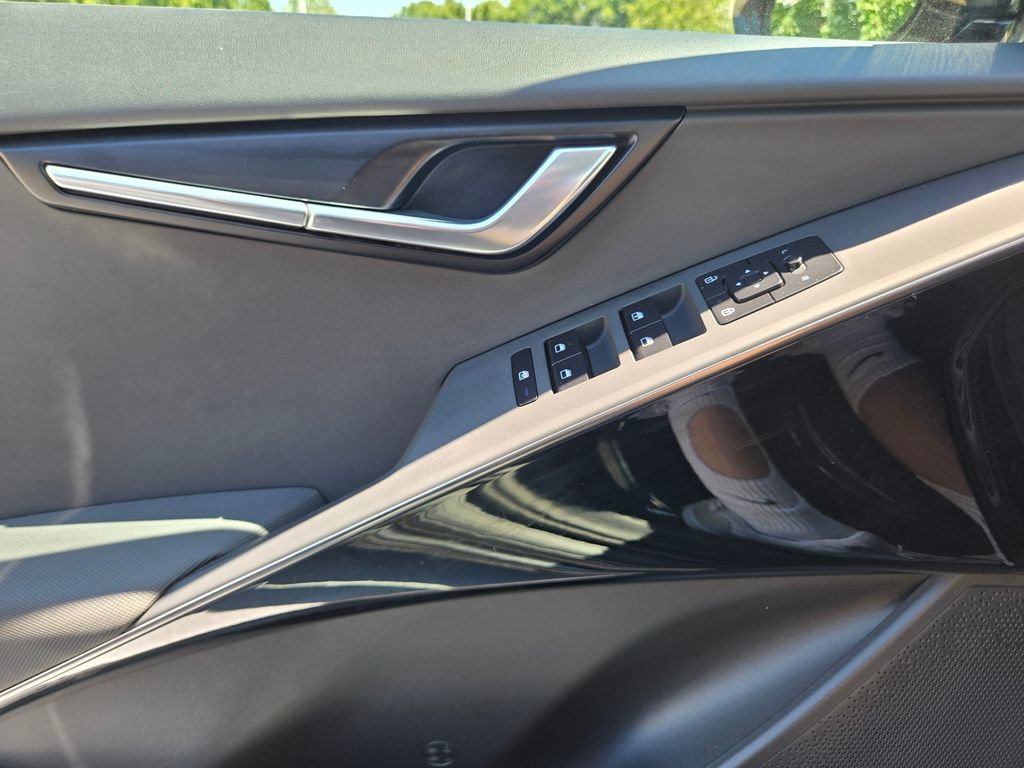 Certified 2024 Kia Niro Wind w/ Wind Preserve Package FWD image 23