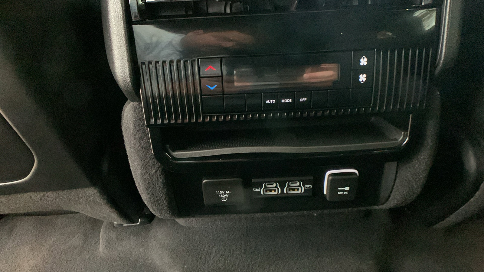 Used 2025 Jeep Wagoneer 4WD image 25