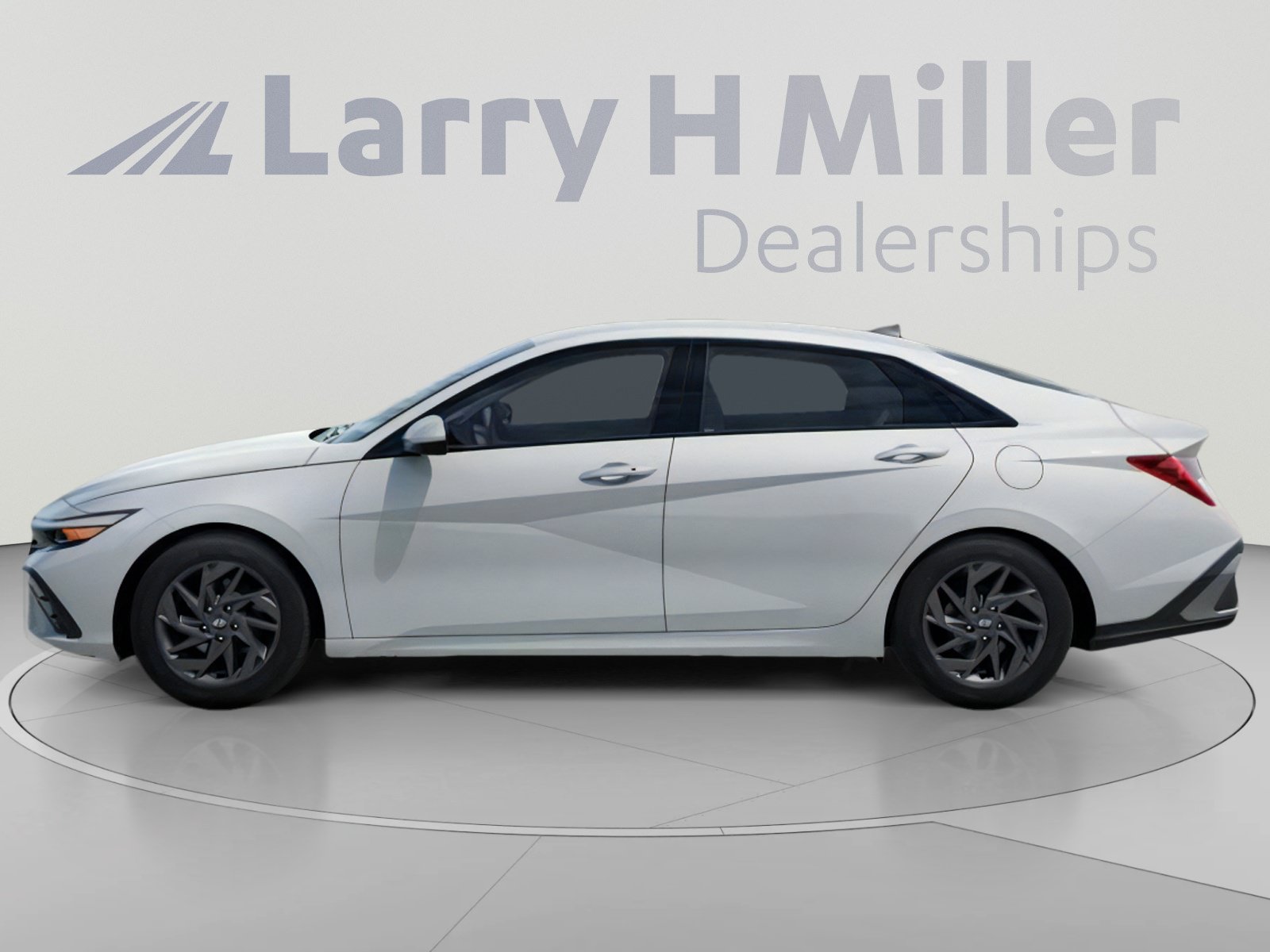 New 2026 Hyundai Elantra Hybrid FWD image 3