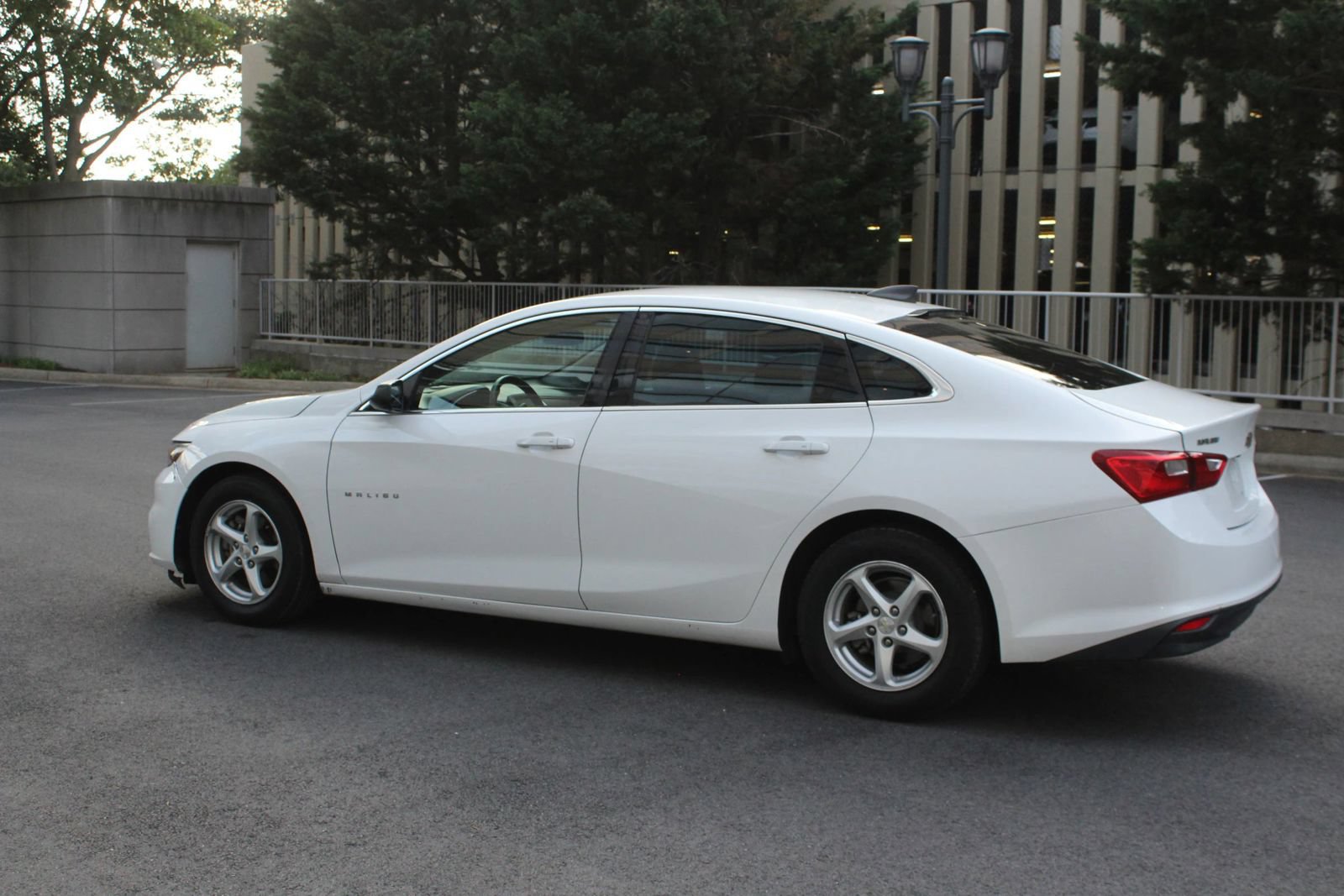Used 2016 Chevrolet Malibu LS FWD image 9