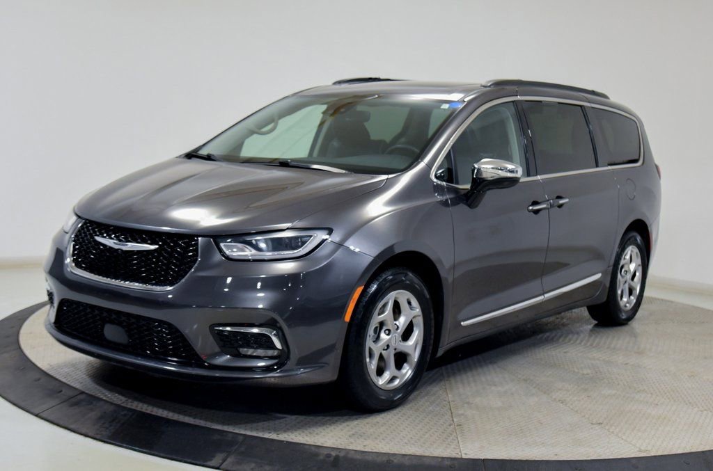 Used 2023 Chrysler Pacifica Limited FWD image 6