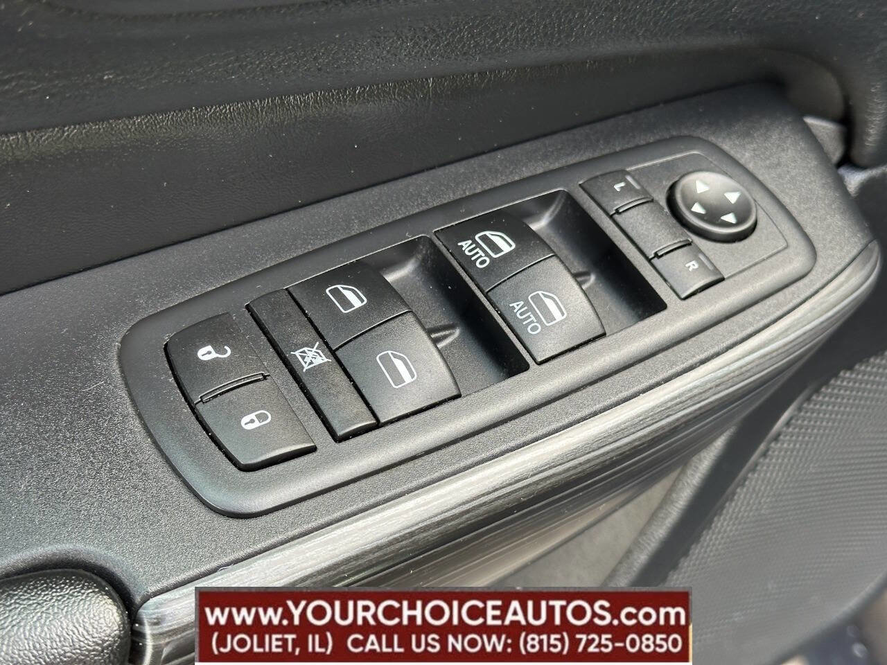 Used 2017 Jeep Cherokee Trailhawk w/ Cold Weather Group image 13