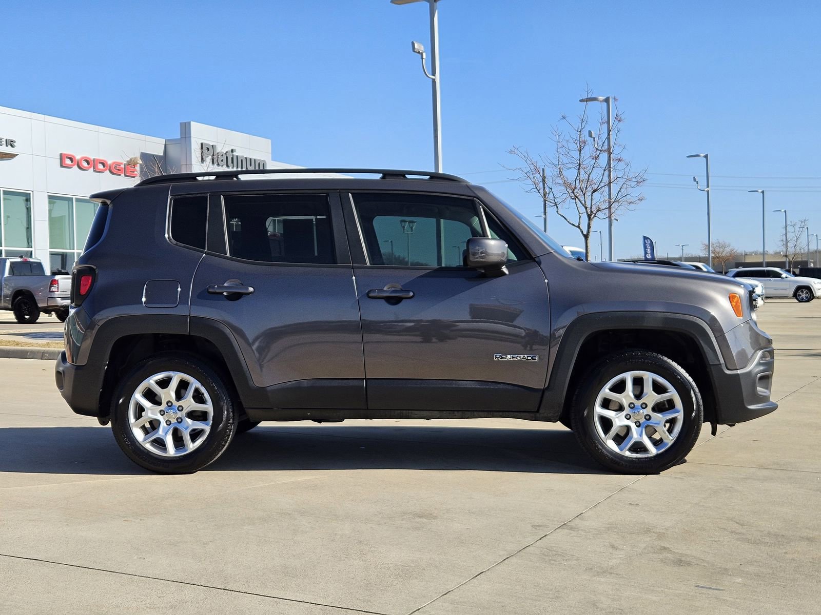 Used 2017 Jeep Renegade Latitude w/ Safety & Security Group (ALP) image 8
