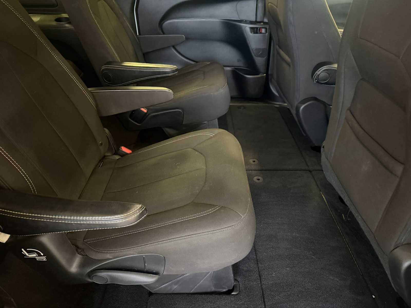 Used 2021 Chrysler Pacifica Touring w/ S Appearance Package FWD image 23