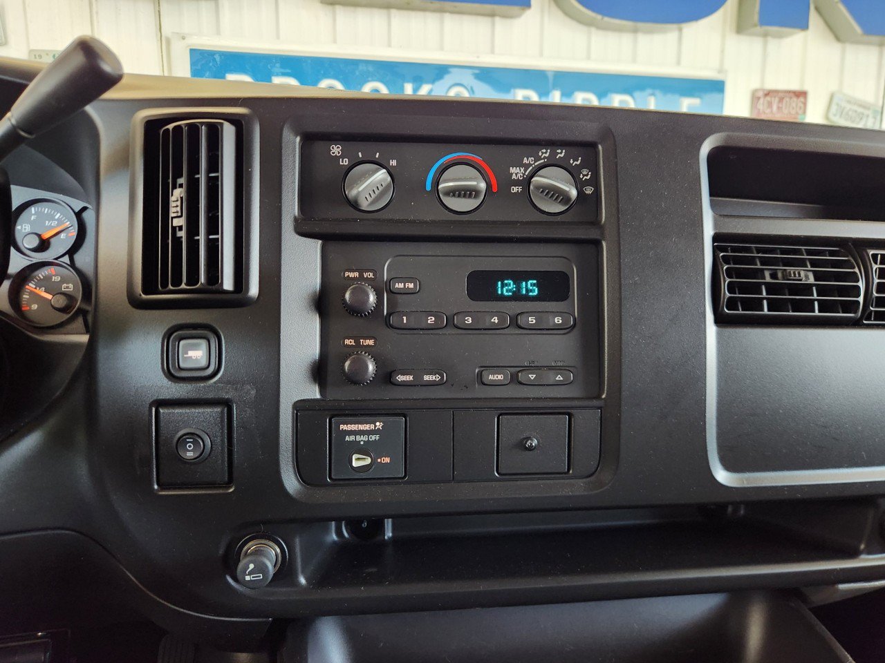 Used 2005 Chevrolet Express 2500 Extended RWD image 8