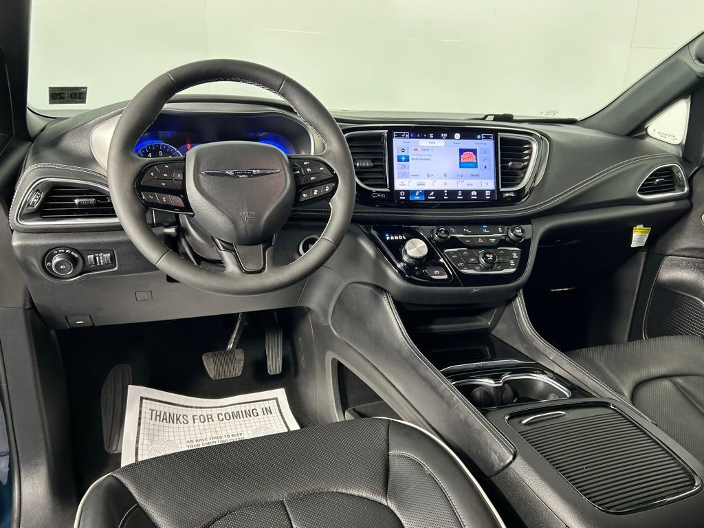 Used 2024 Chrysler Pacifica Limited w/ S Appearance Package FWD image 18