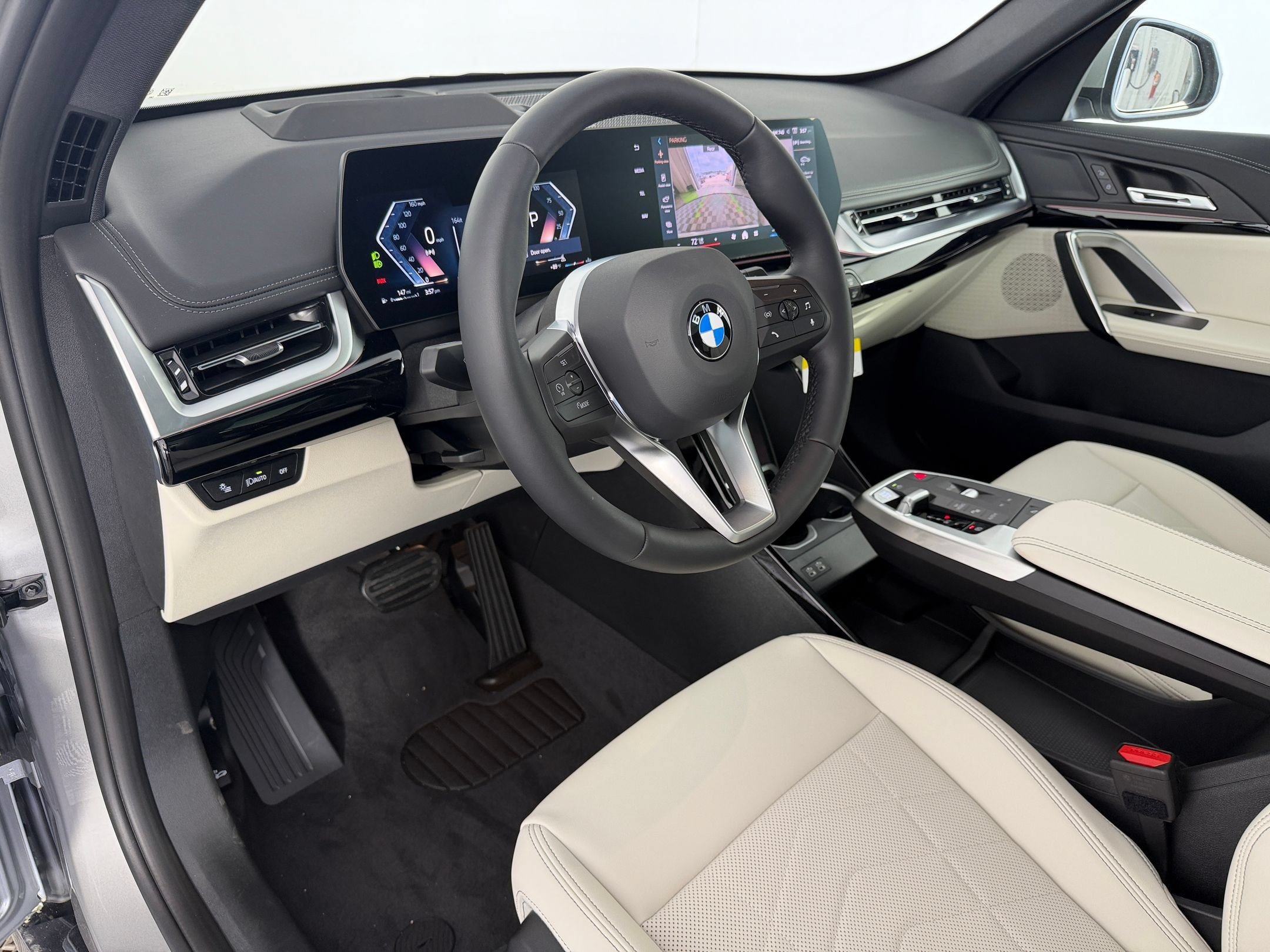 Used 2026 BMW X1 xDrive28i w/ Technology Package AWD/4WD image 4