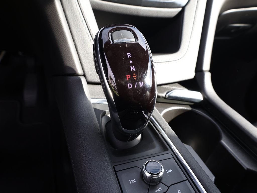 Used 2025 Cadillac XT6 Luxury FWD image 32