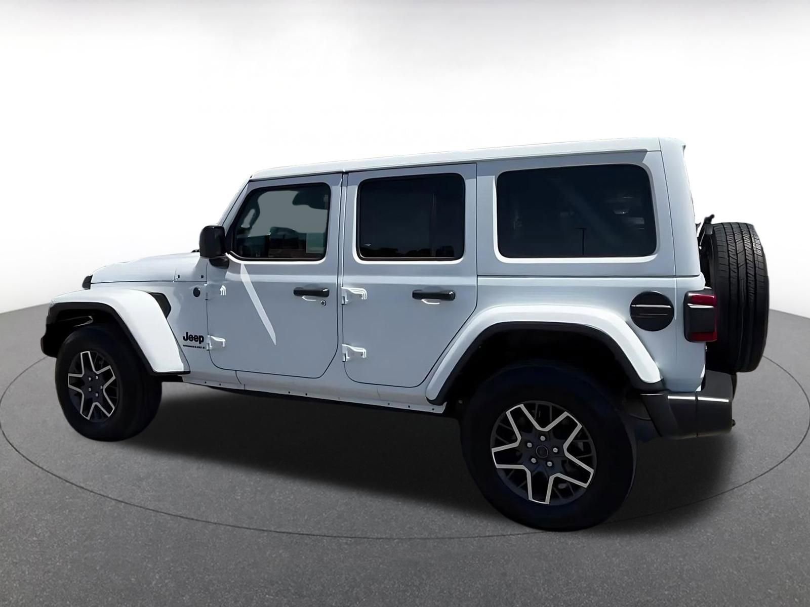 Used 2025 Jeep Wrangler Unlimited Sahara AWD/4WD image 10