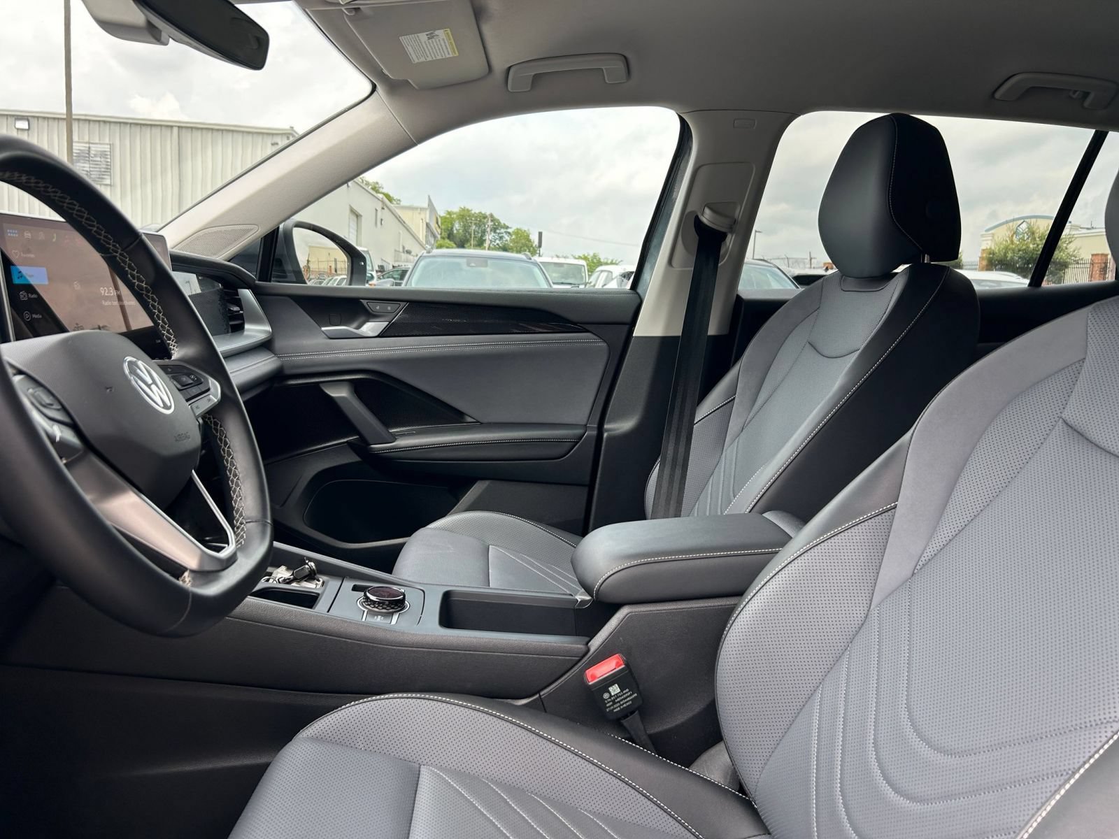 Used 2026 Volkswagen Tiguan SE FWD image 19