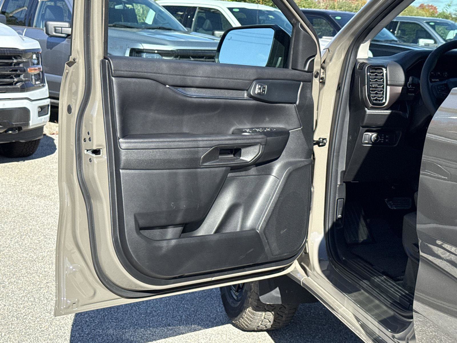 New 2025 Ford Ranger Lariat w/ Black Appearance Package image 11