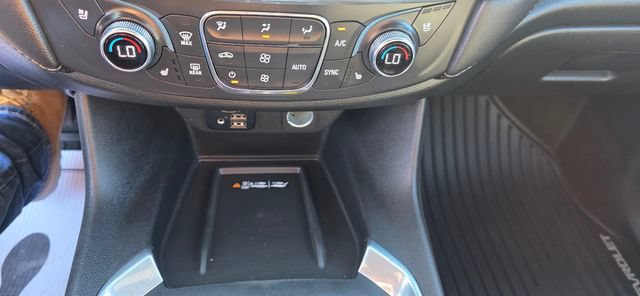Used 2023 Chevrolet Traverse Premier AWD/4WD image 24