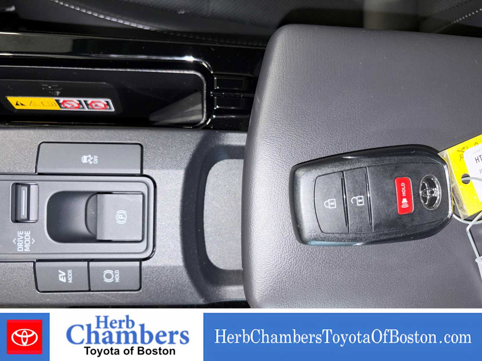 Used 2025 Toyota Prius XLE AWD/4WD image 12