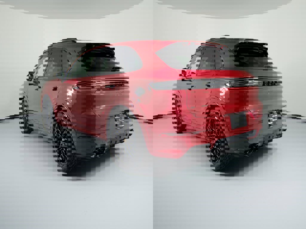New 2026 Porsche Cayenne GTS image 3