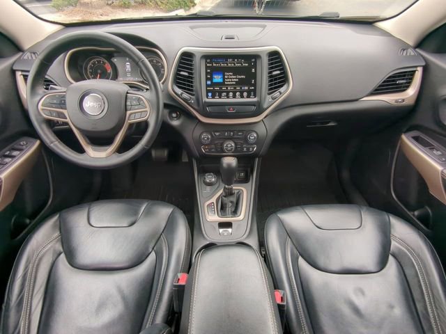 Used 2017 Jeep Cherokee Limited image 16
