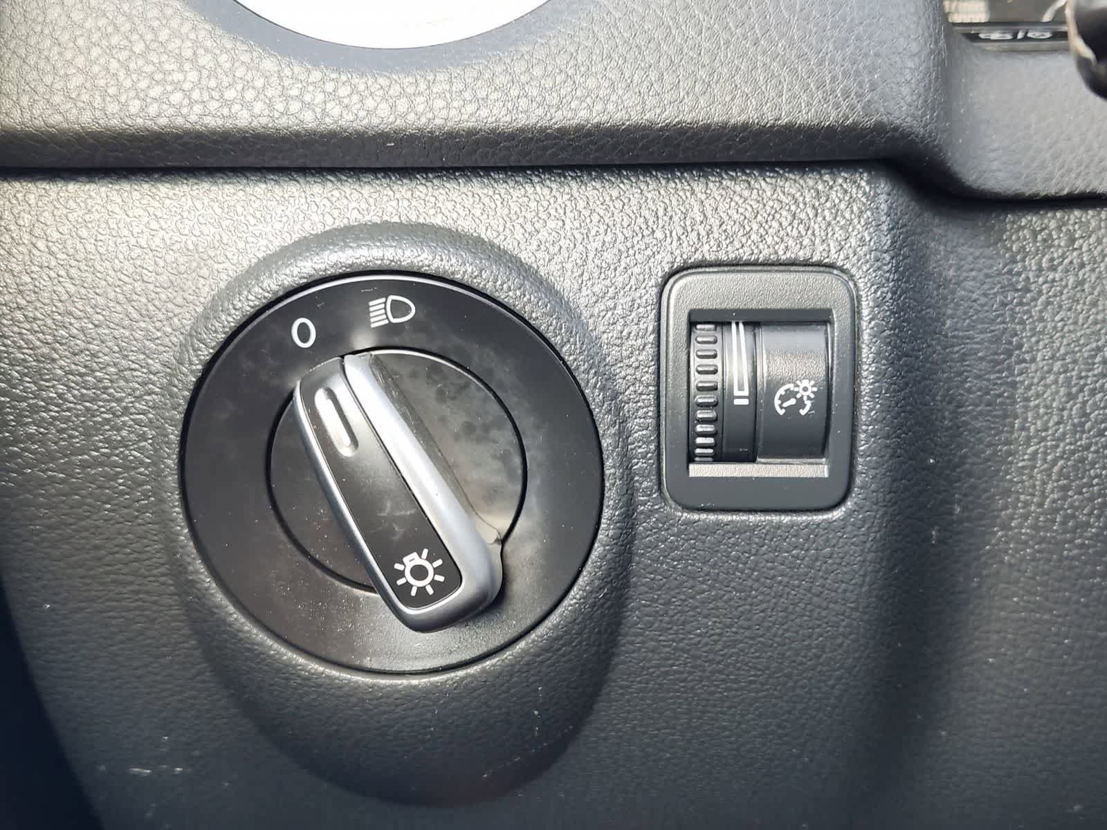 Used 2015 Volkswagen Tiguan SEL FWD image 20