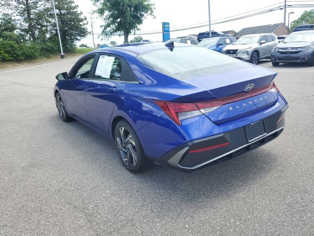 Used 2024 Hyundai Elantra SEL w/ Convenience Package FWD image 3
