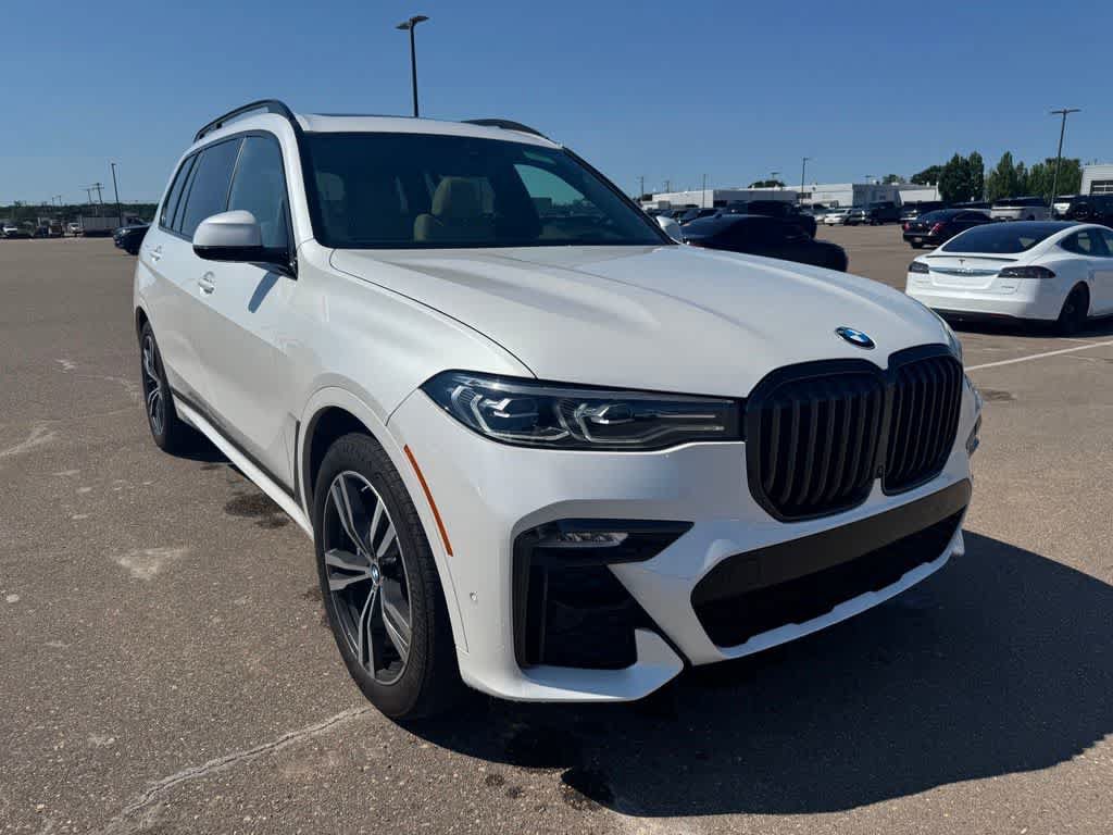 Used 2021 BMW X7 xDrive40i w/ M Sport Package AWD/4WD image 3