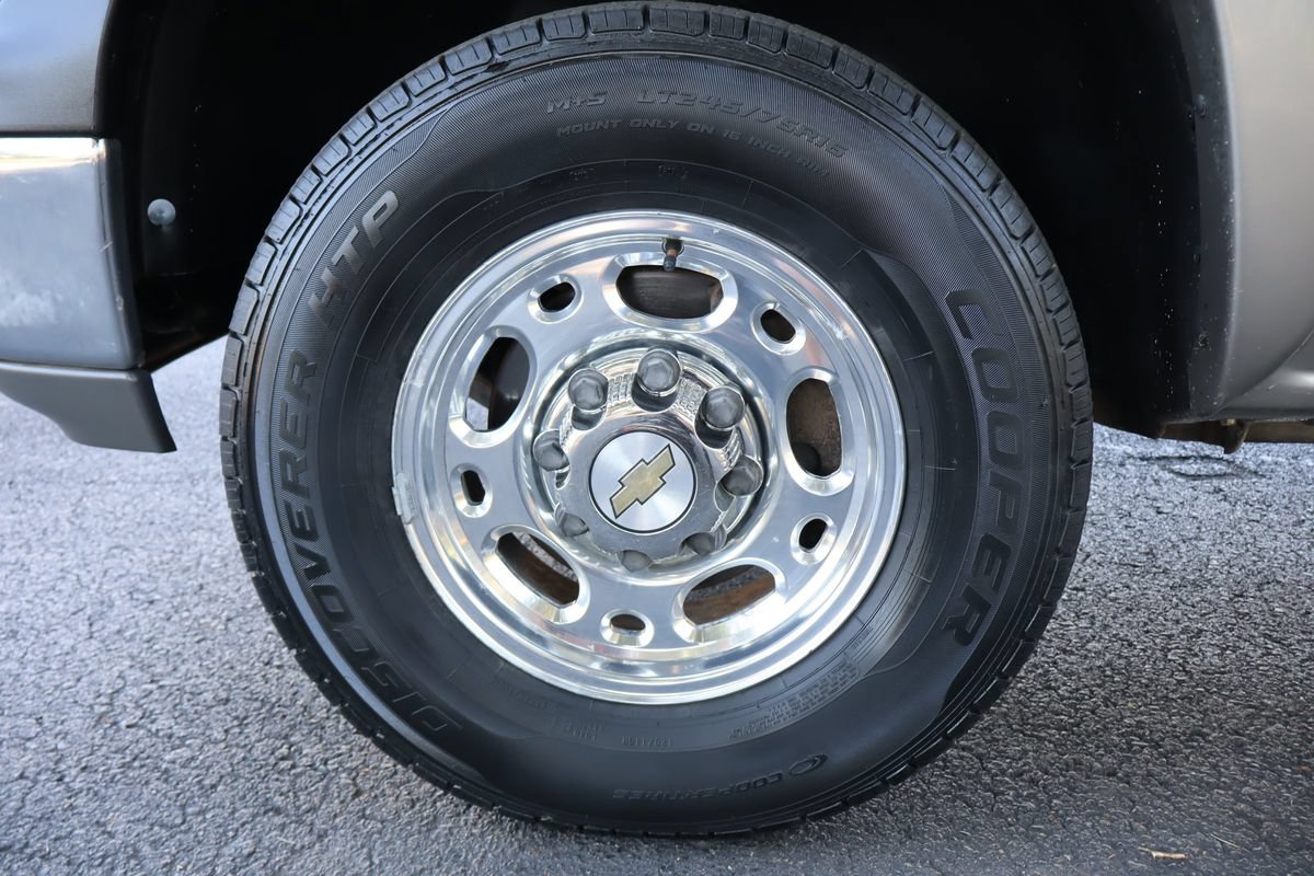 Used 1999 Chevrolet Silverado 2500 LS w/ Firm Ride Suspension Pkg AWD/4WD image 31