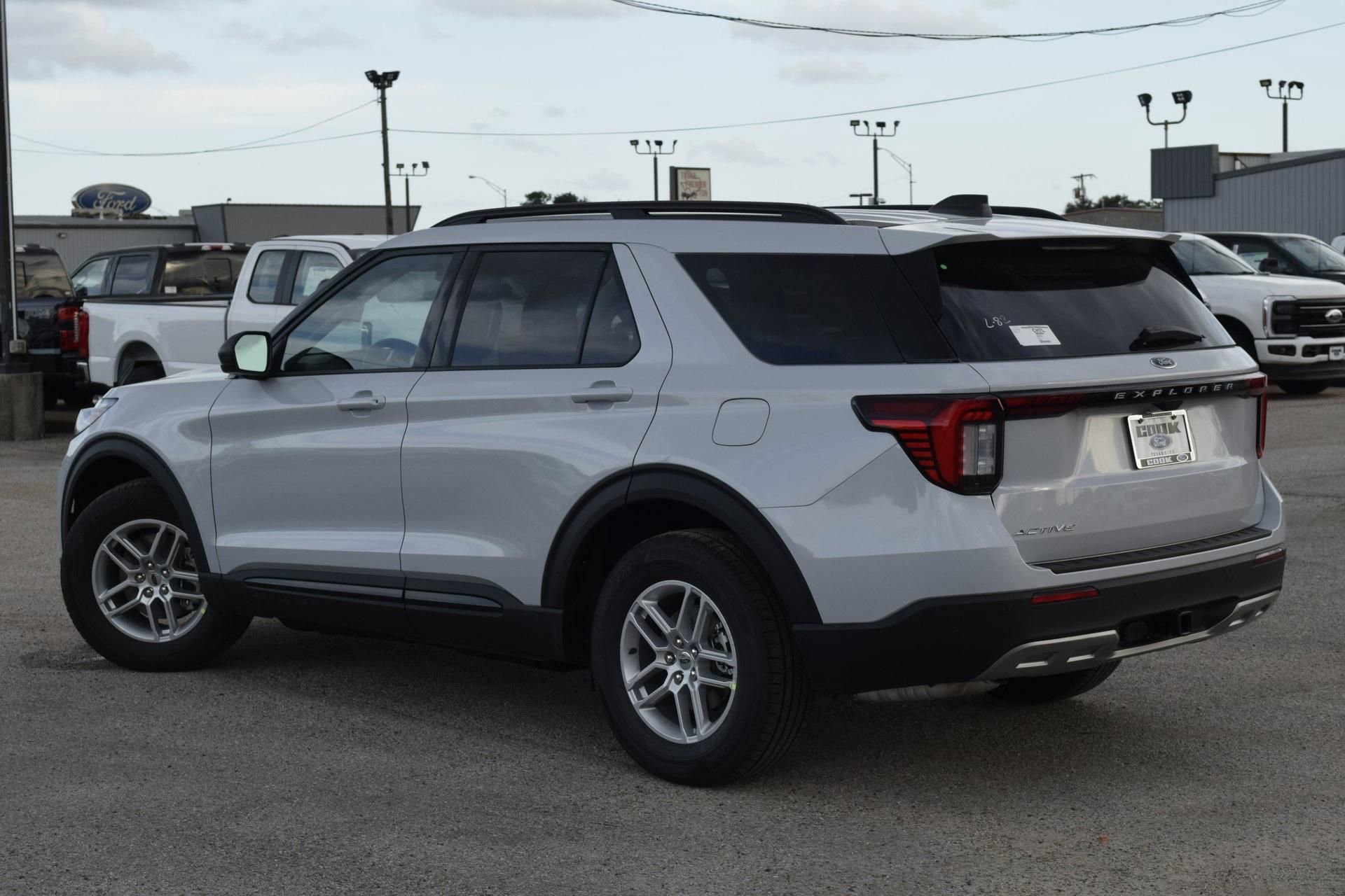 New 2026 Ford Explorer Active w/ Active Comfort Package image 4