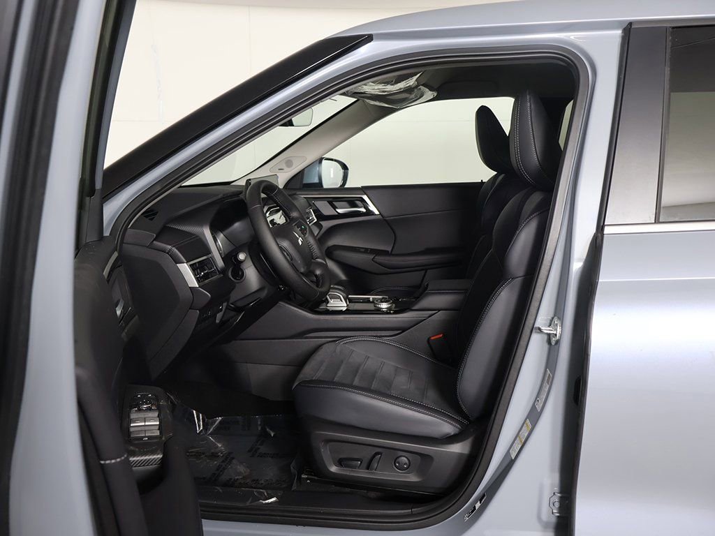 New 2026 Mitsubishi Outlander SE image 31