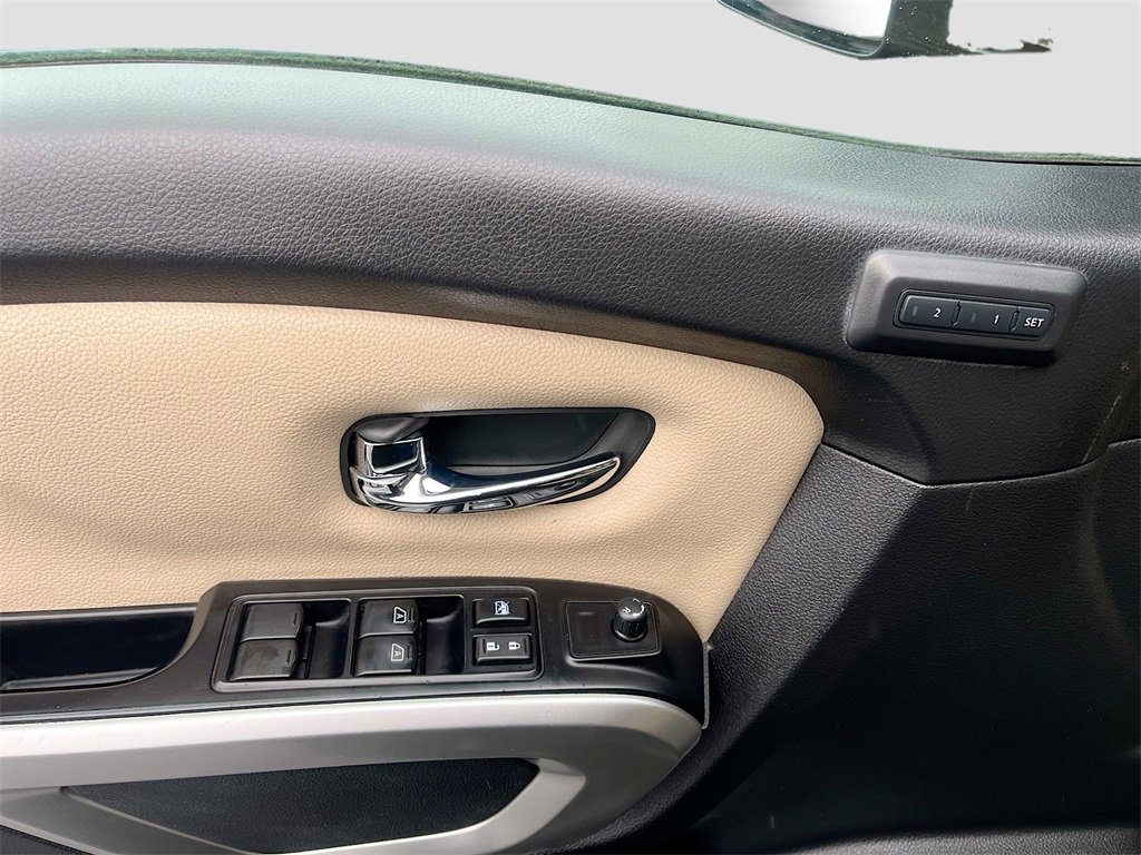 Used 2016 Nissan Titan SL image 18