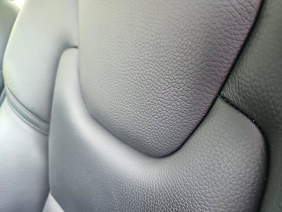Used 2019 Volvo XC60 T5 Momentum w/ Multimedia Package FWD image 17