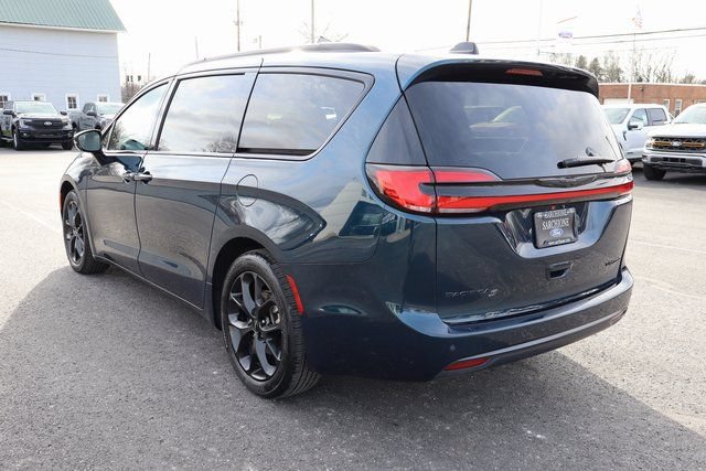 Used 2025 Chrysler Pacifica Limited FWD image 16