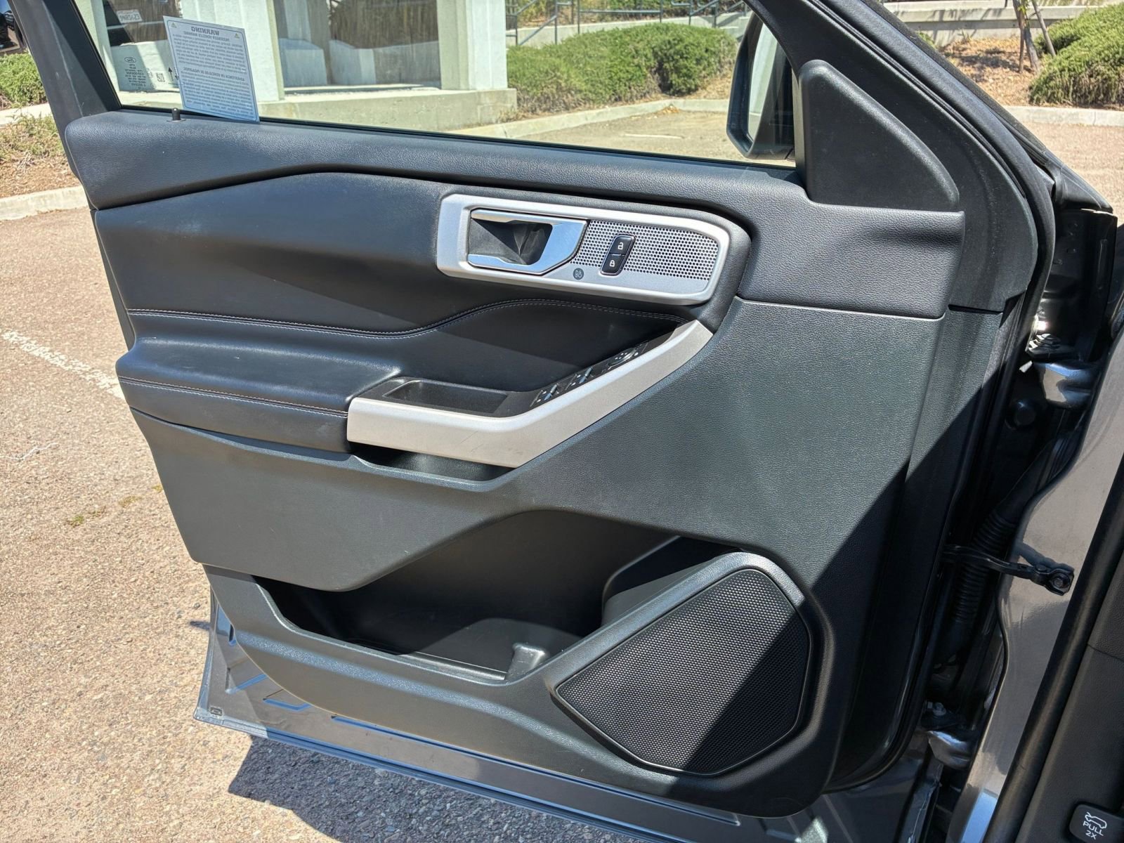 Used 2023 Ford Explorer Limited image 18