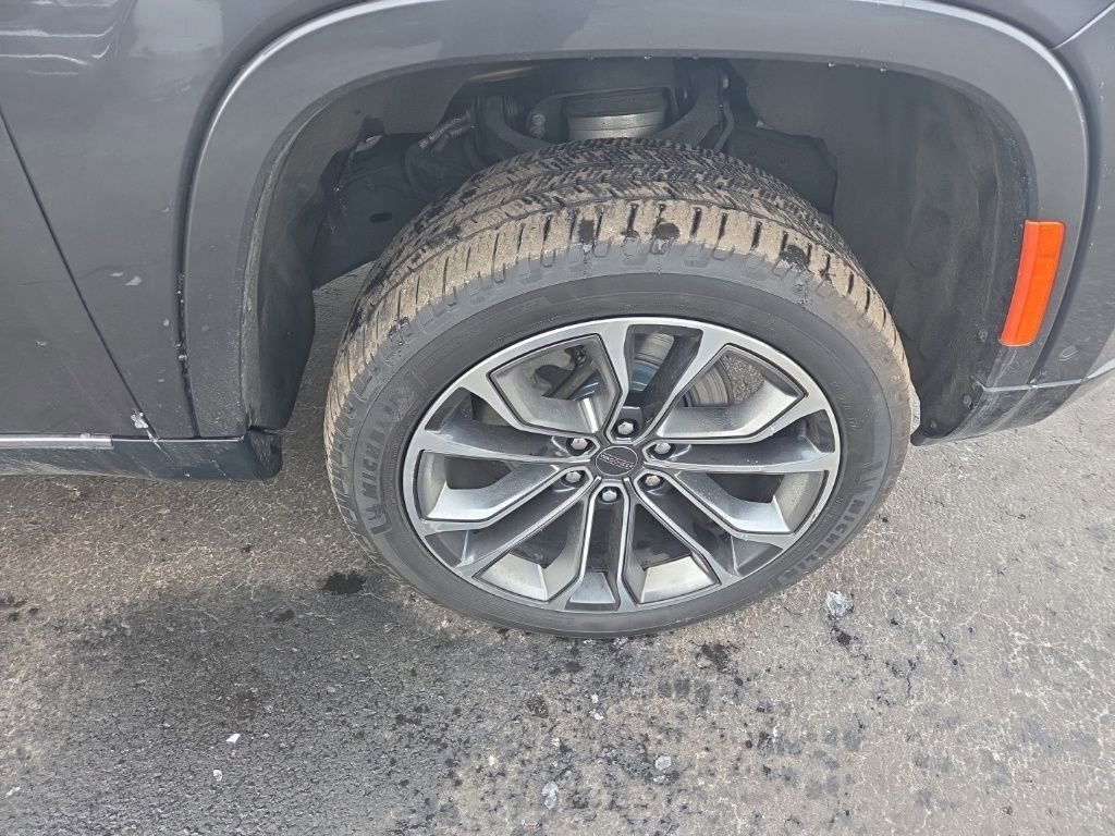 Used 2022 Jeep Grand Wagoneer Series III w/ Rear Seat Video Group 1 image 54