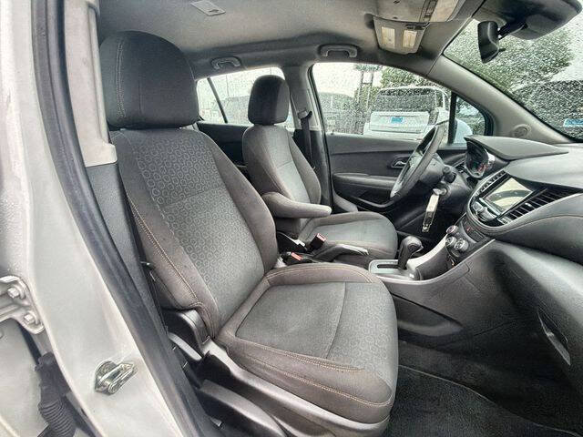 Used 2018 Chevrolet Trax LS FWD image 26