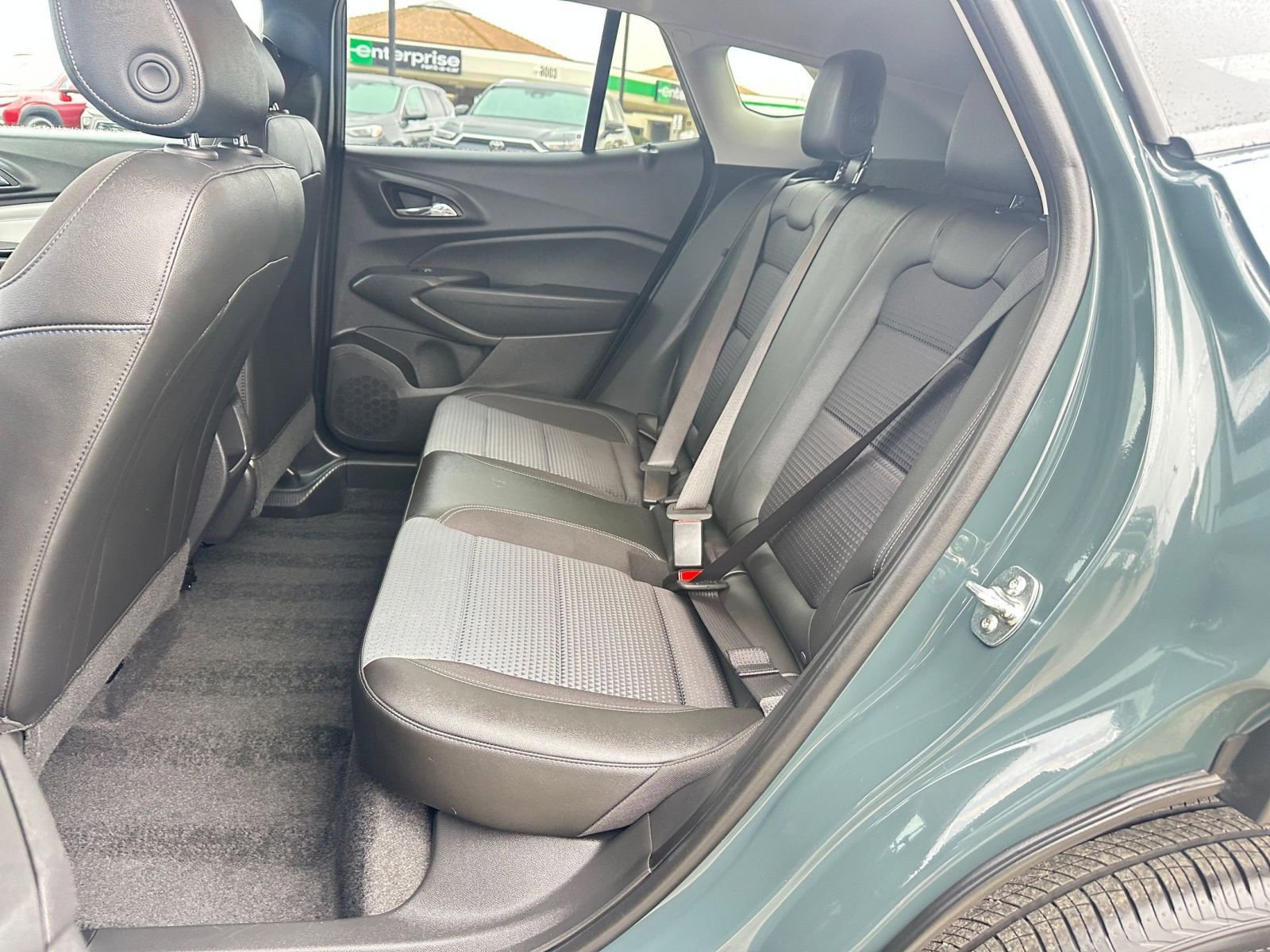 Used 2025 Chevrolet Trax LT image 37