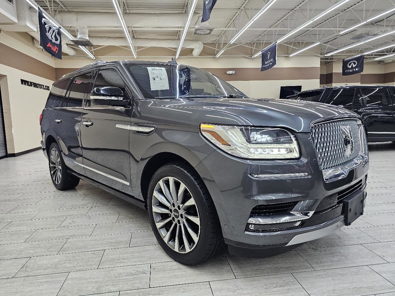 Used 2018 Lincoln Navigator Select w/ Technology Package image 4