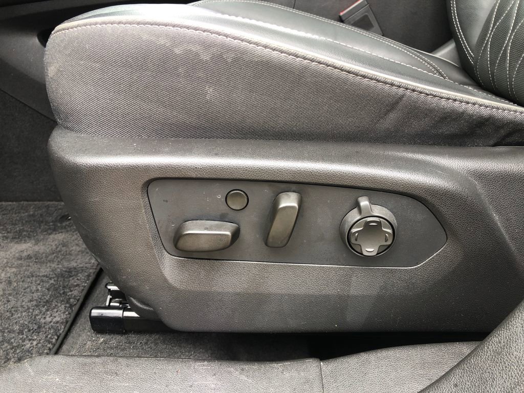 Used 2021 Buick Envision Avenir w/ Technology Package II AWD/4WD image 21