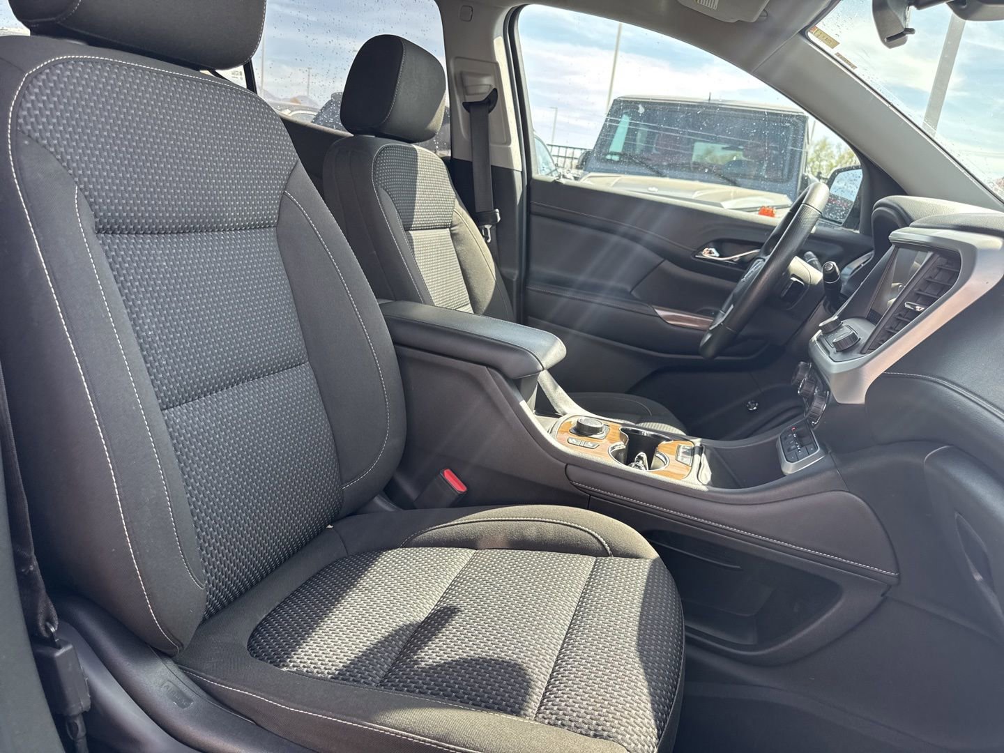 Used 2021 GMC Acadia SLE w/ Driver Convenience Package image 9