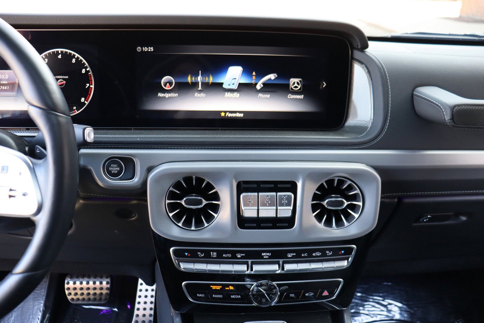 Used 2024 Mercedes-Benz G 550 w/ Exclusive Interior Package image 33