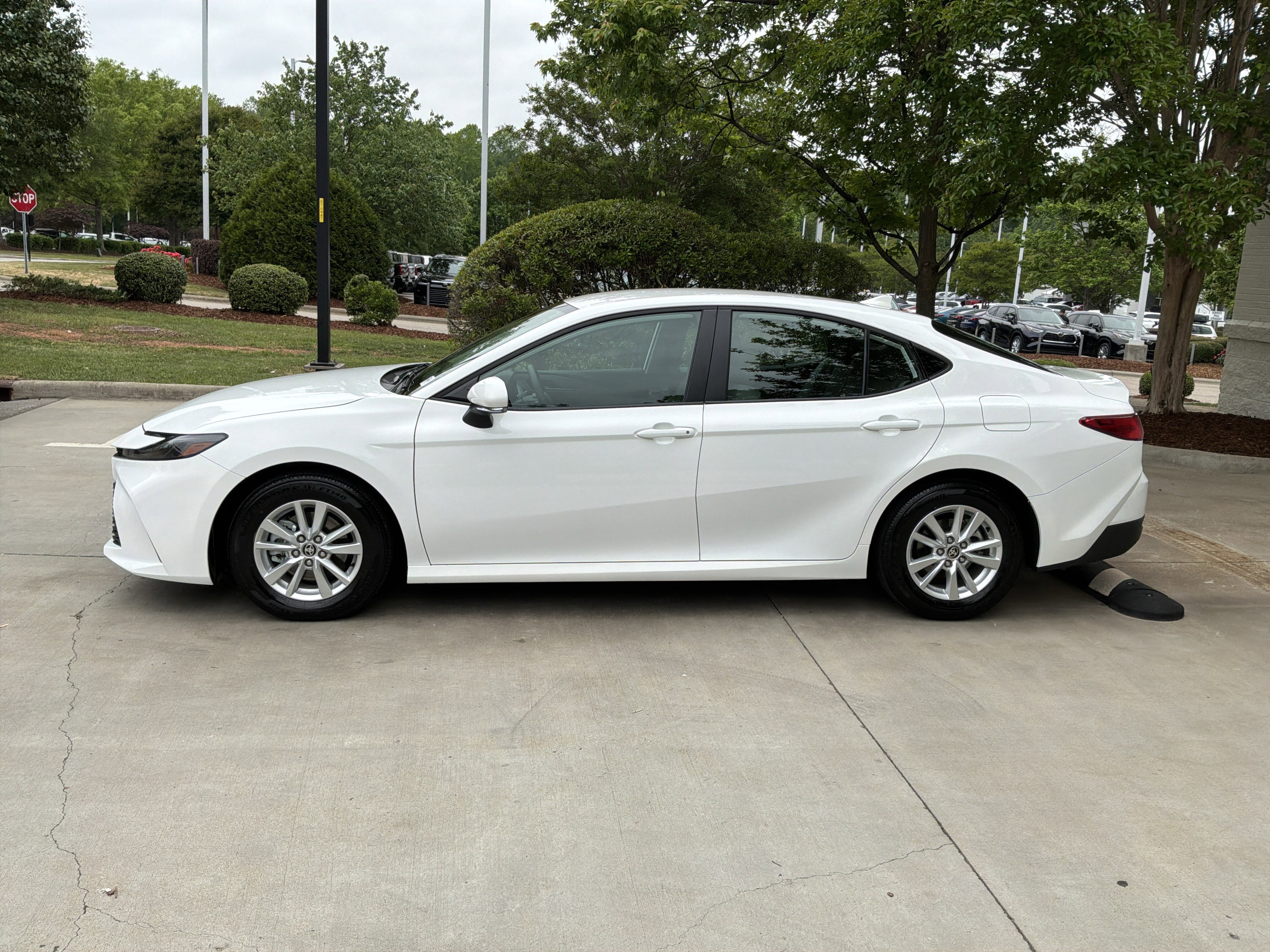 Used 2025 Toyota Camry LE FWD image 7