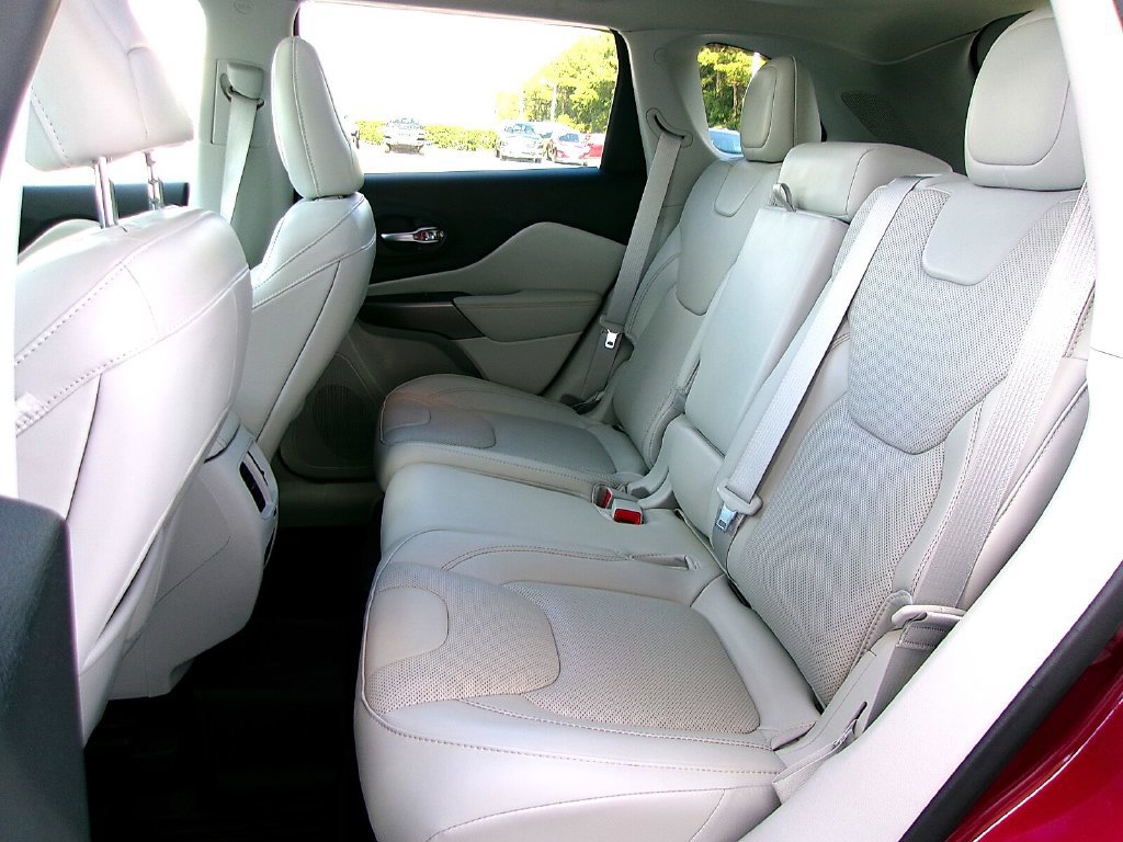 Used 2021 Jeep Cherokee Limited w/ Elite Package FWD image 17