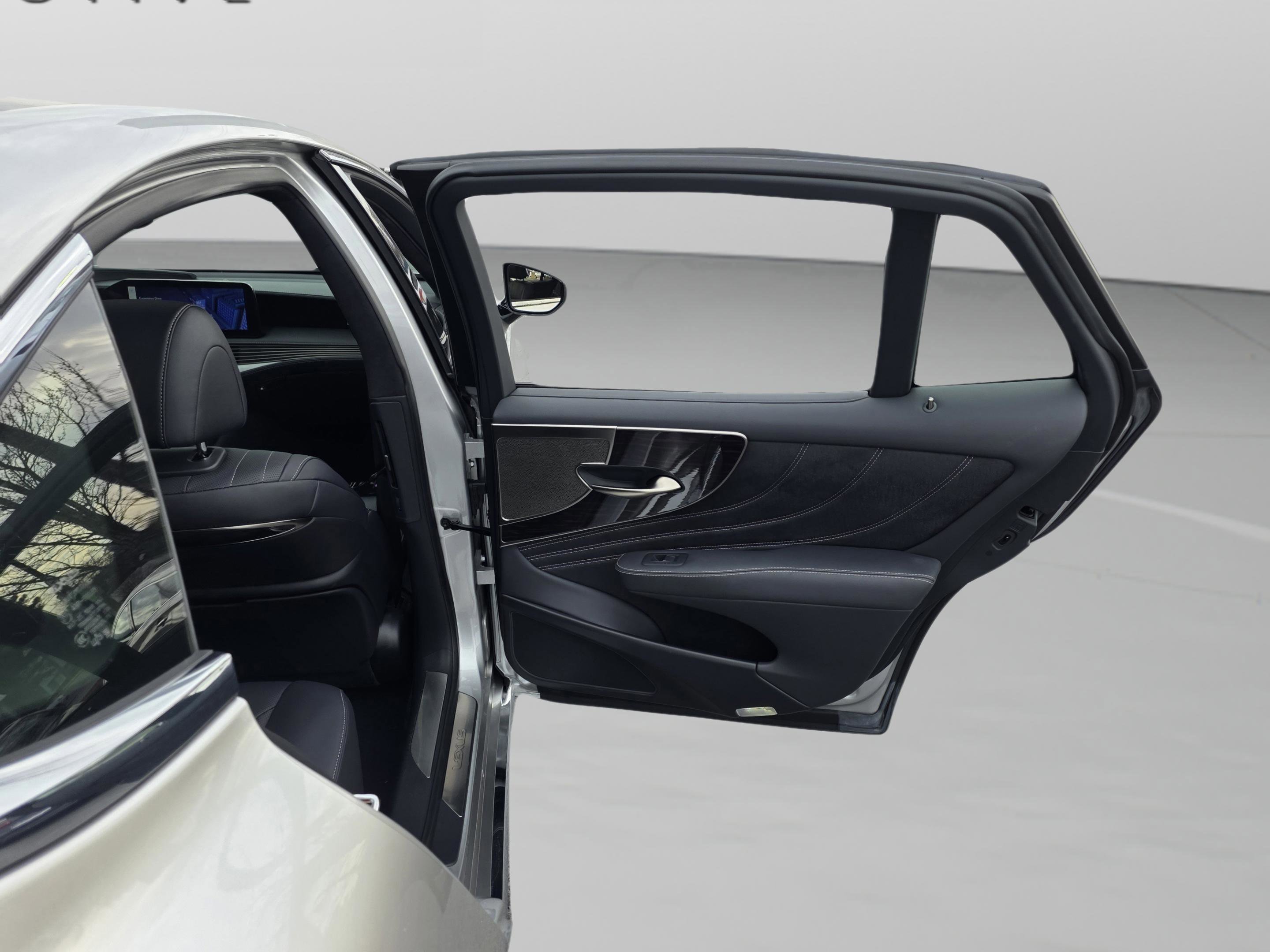 Certified 2024 Lexus LS 500 w/ Interior Upgrade Package image 30