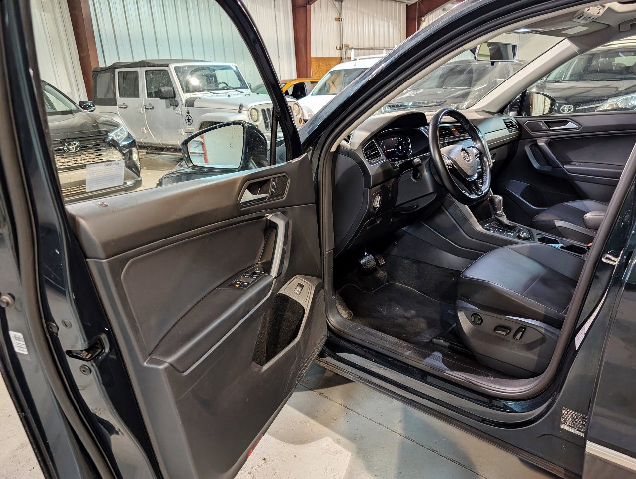 Used 2019 Volkswagen Tiguan SEL image 16