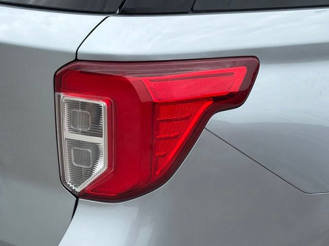 Used 2023 Ford Explorer XLT w/ Equipment Group 202A RWD image 8