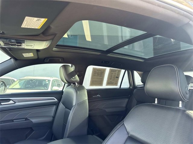 Certified 2022 Volkswagen Atlas Cross Sport SEL R-Line image 14