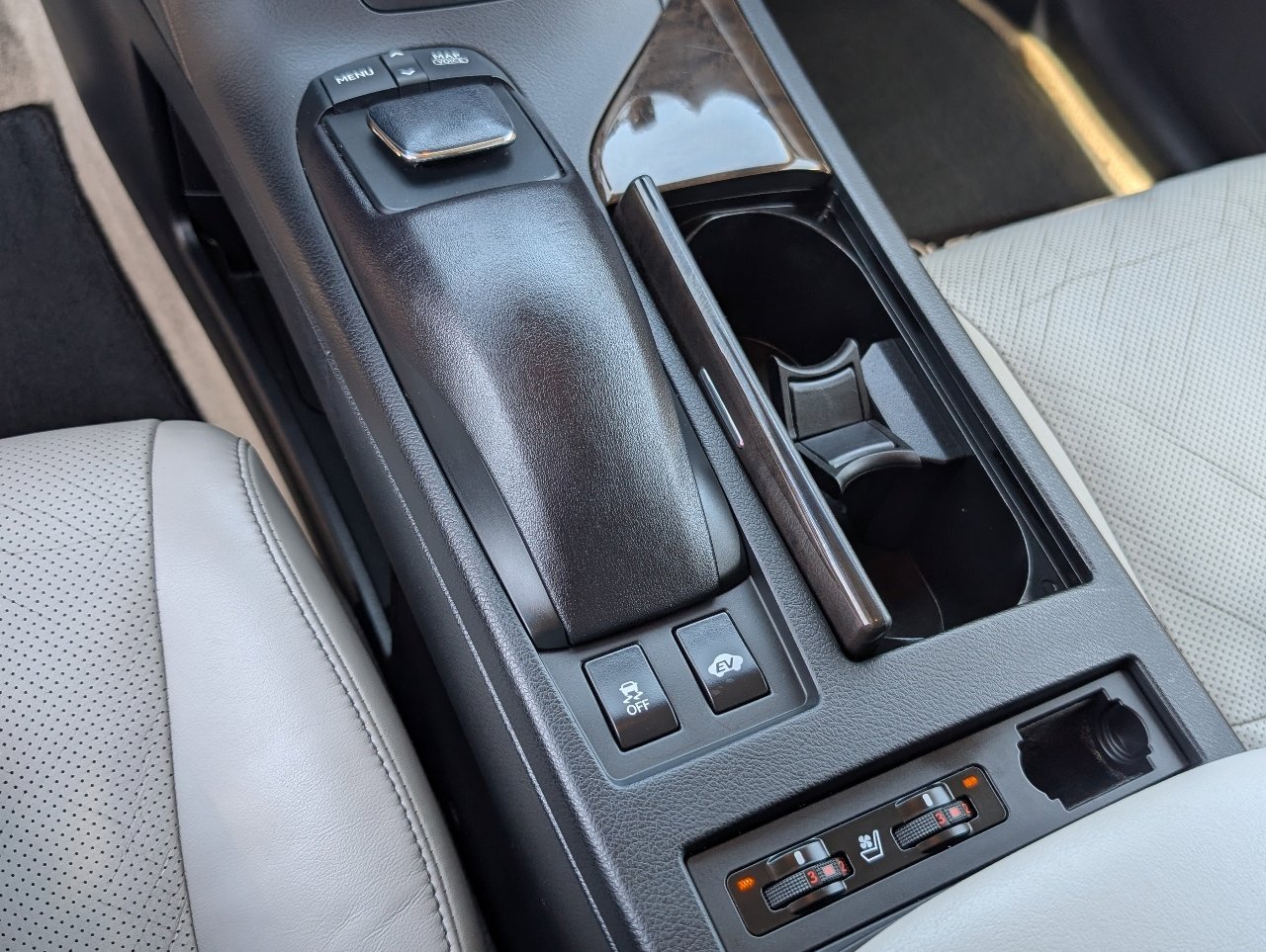 Used 2014 Lexus RX 450h FWD image 16