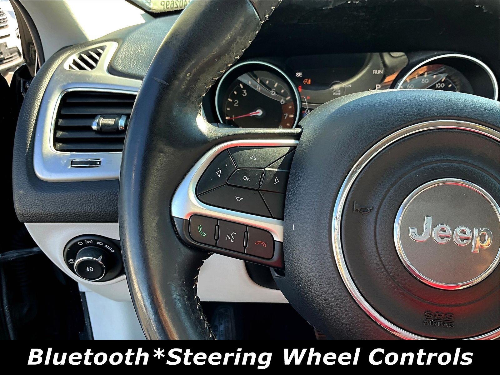 Used 2018 Jeep Compass Latitude w/ Popular Equipment Group FWD image 11