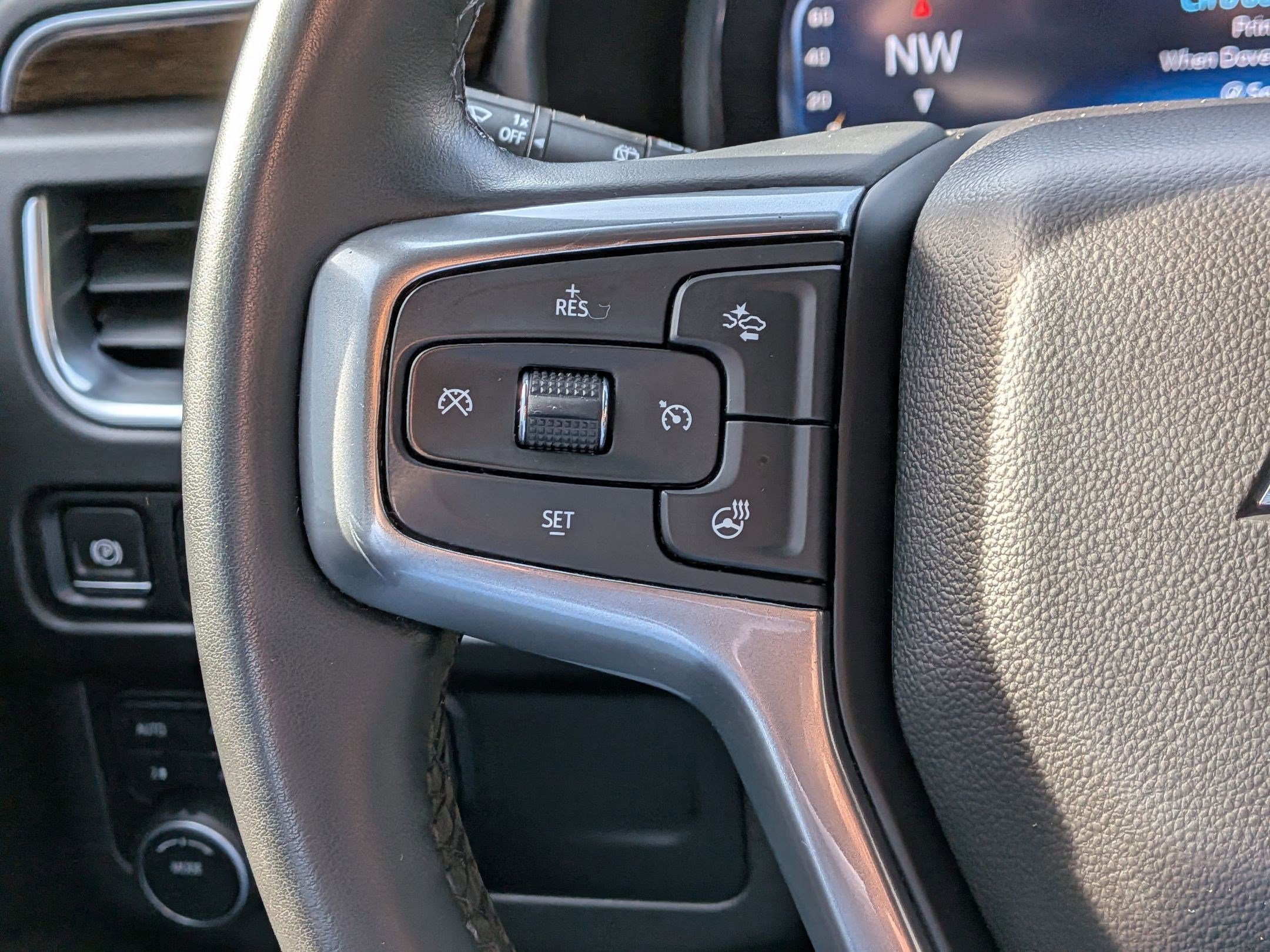 Used 2023 Chevrolet Suburban Premier image 17