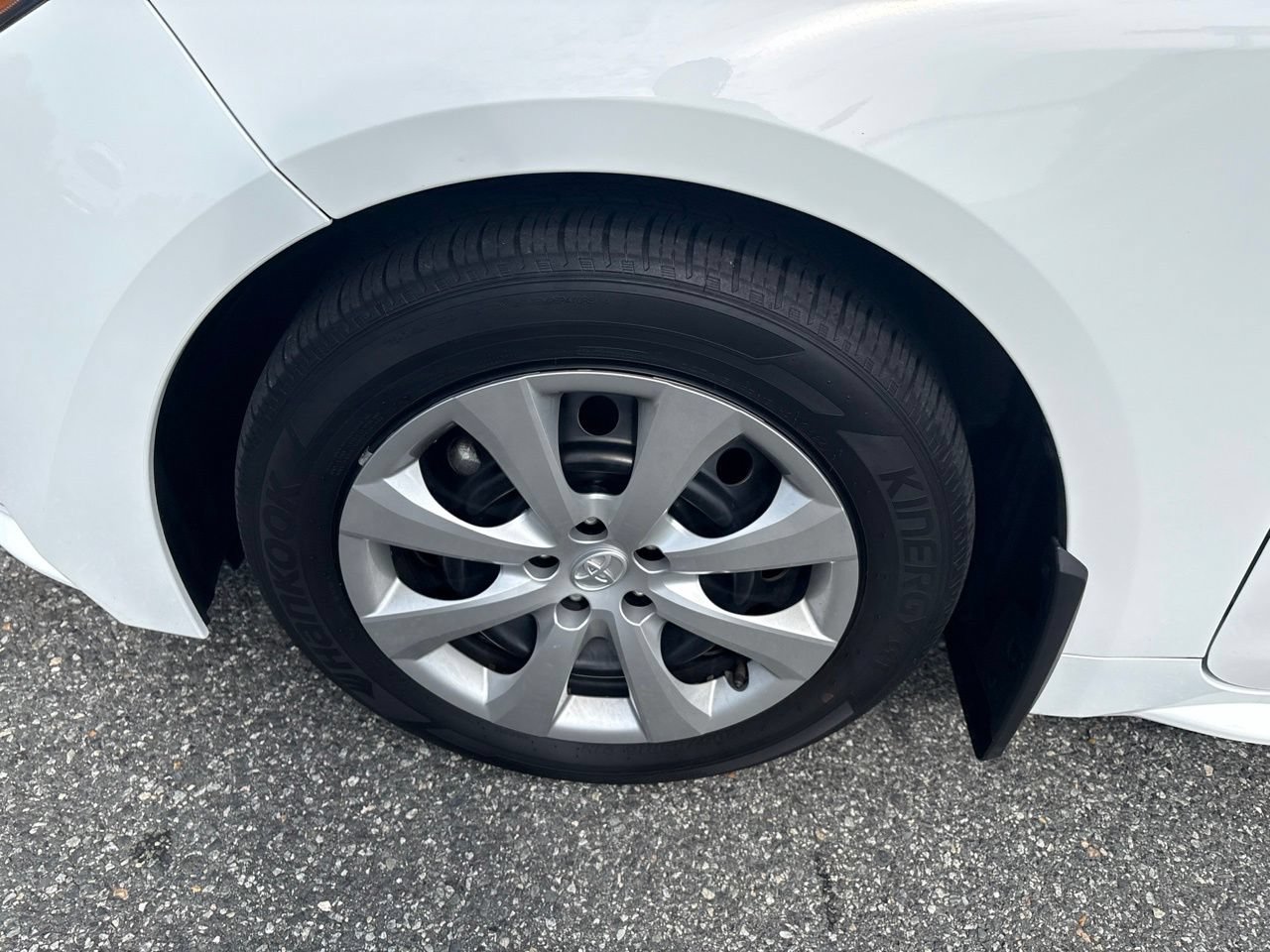 Used 2025 Toyota Corolla LE FWD image 13