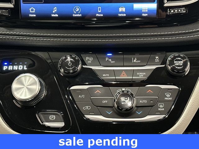 Used 2023 Chrysler Pacifica Touring-L image 15