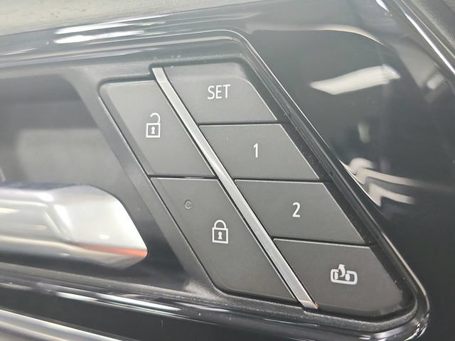 Used 2025 GMC Yukon XL Denali AWD/4WD image 21